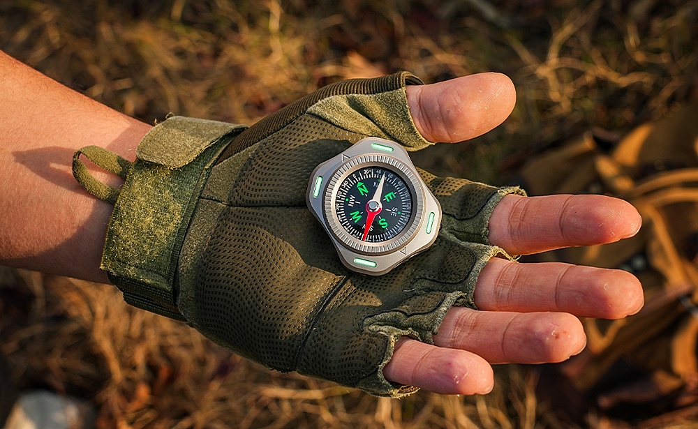 CompaX Titanium Compass