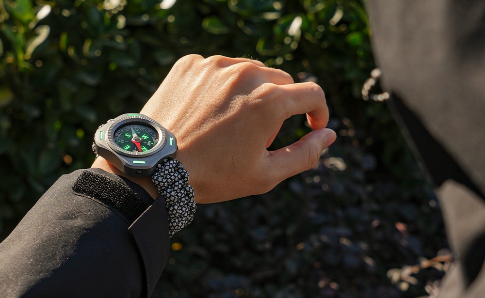 CompaX Titanium Compass