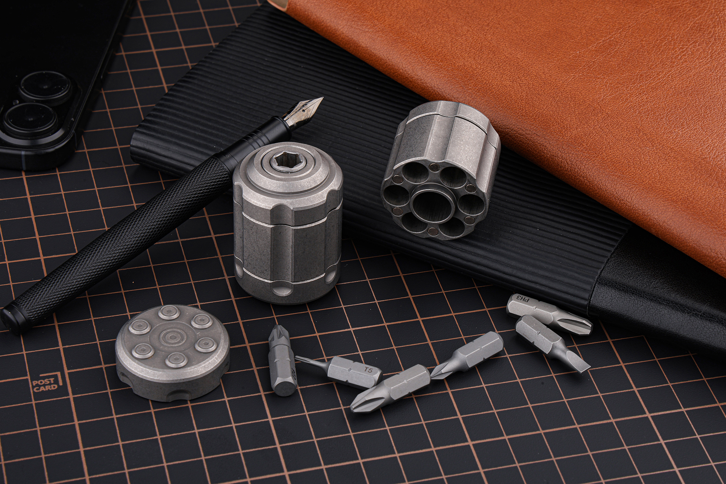 The Revolver S – Compact Titanium Ratchet Screwdriver