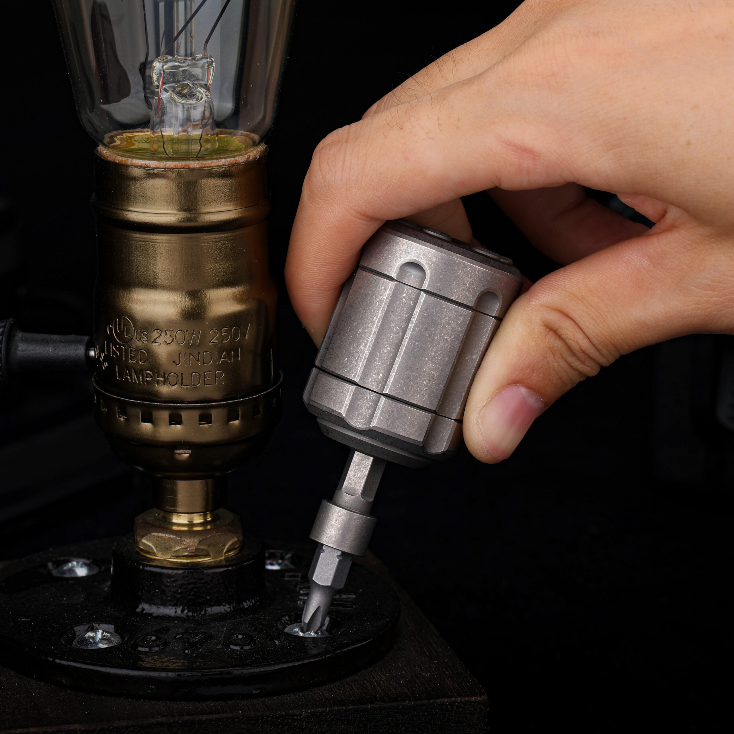 The Revolver S – Compact Titanium Ratchet Screwdriver