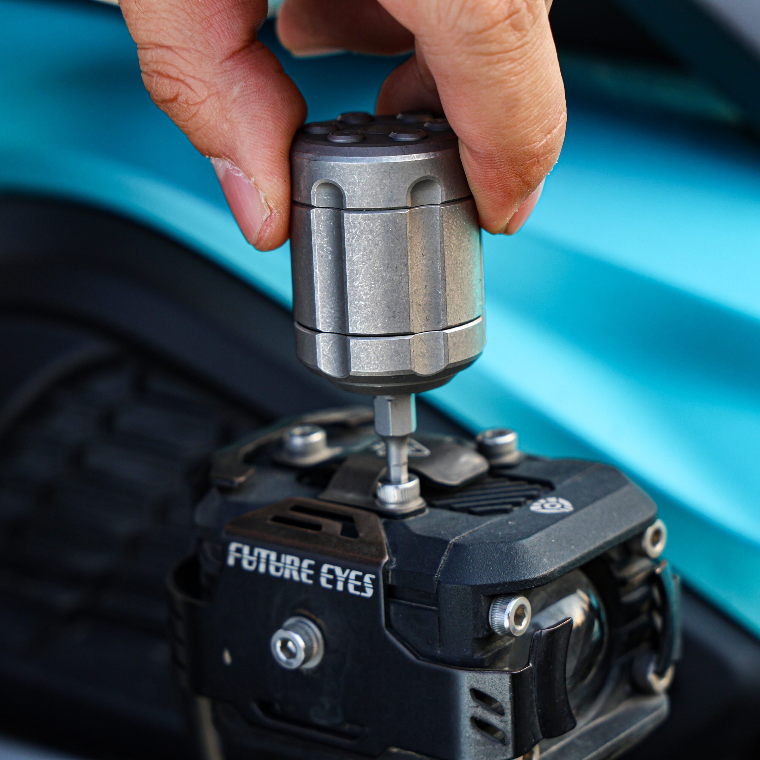 The Revolver S – Compact Titanium Ratchet Screwdriver